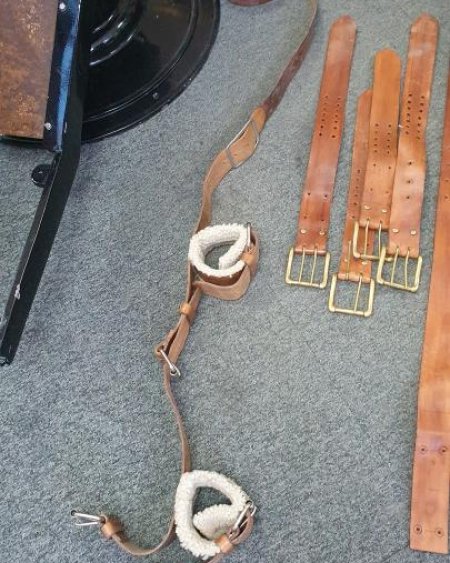 x2 leather wrist straps + leather restraint 