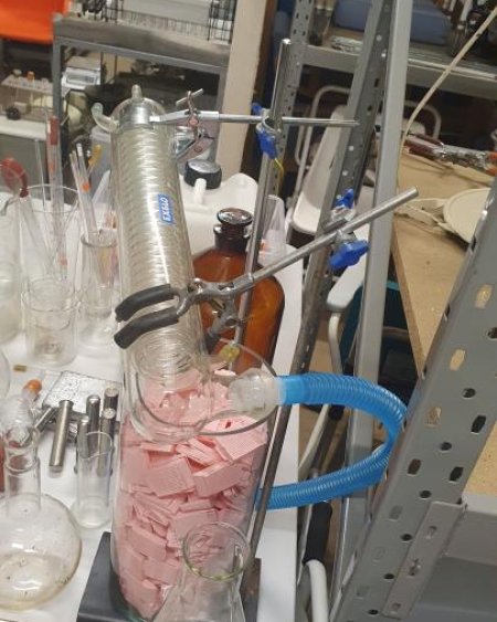 Retort stand and clamp