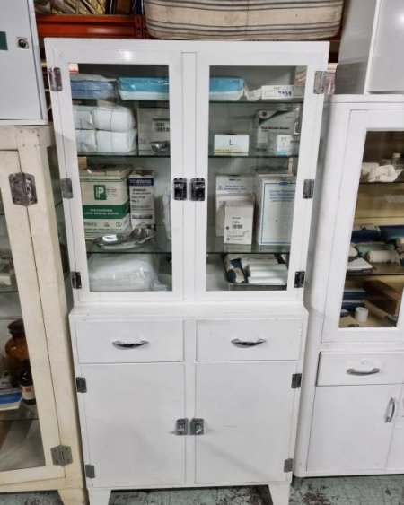 period white cabinet + dressing