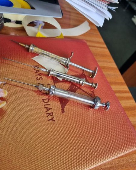 Retractable syringes 