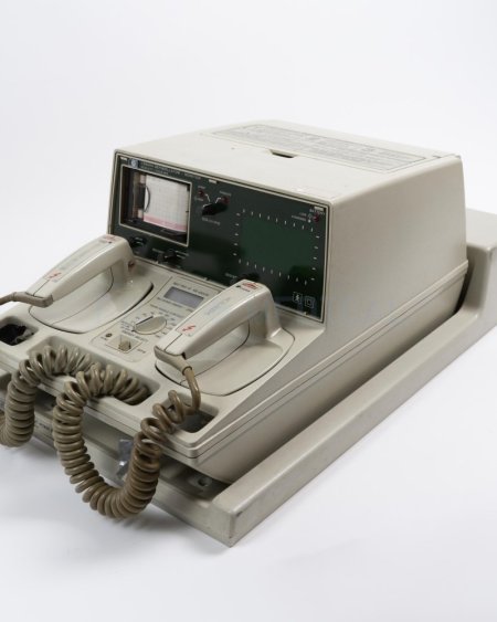 Defibrillator 