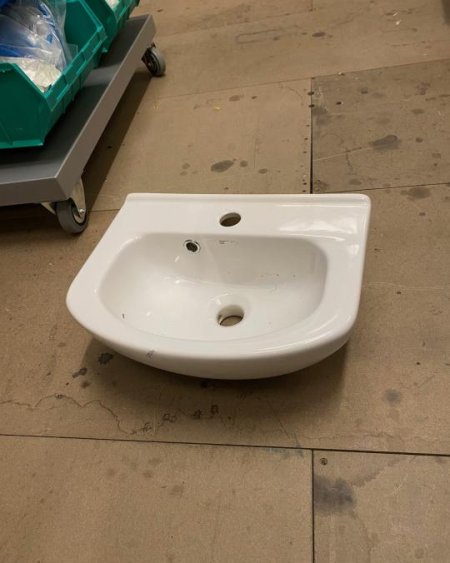 wall mount sink
