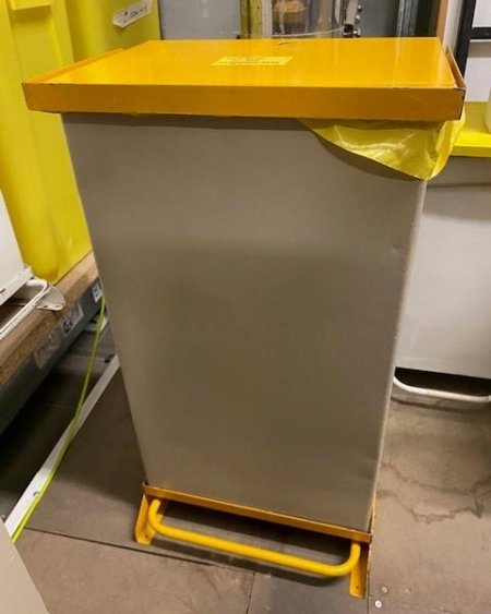 Solid Bin / Yellow Top