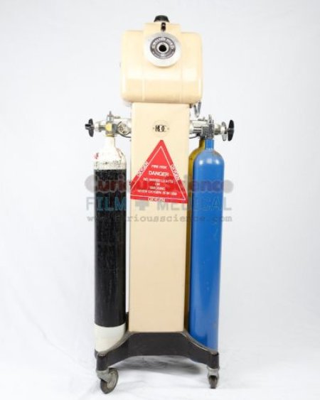 Oxygen Cylinders / Regulating Unit