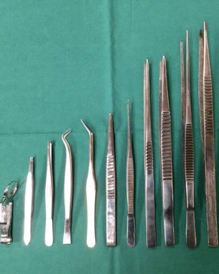 Surgical tweezers