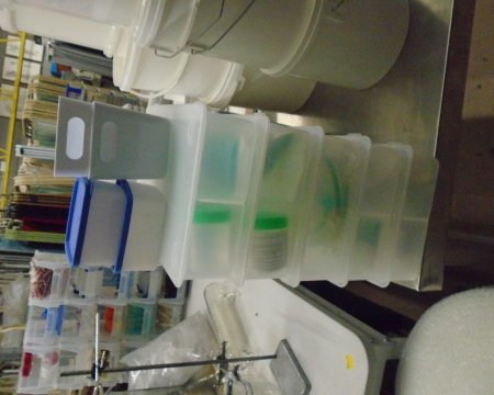 5 clear trays with compartments + 2 blue lid + 2 small tray 