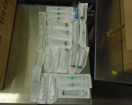 Plastic syringe